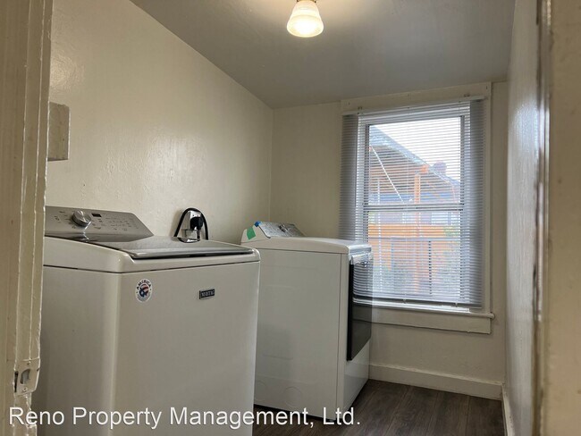 Building Photo - 1 br, 1 bath House - 625 E 2nd St.