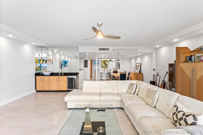 Building Photo - 2155 S Ocean Blvd
