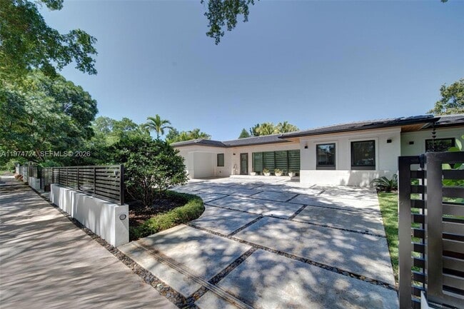 Building Photo - 1117 Alfonso Ave