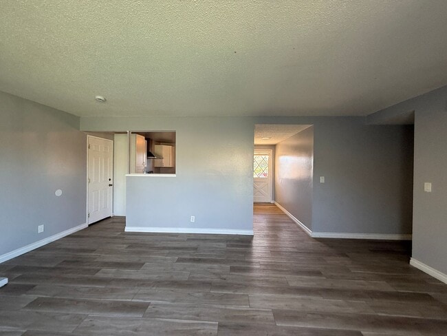 Building Photo - M12150