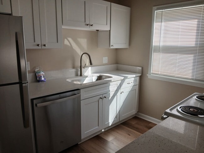 Building Photo - 412 Chinaberry Cir