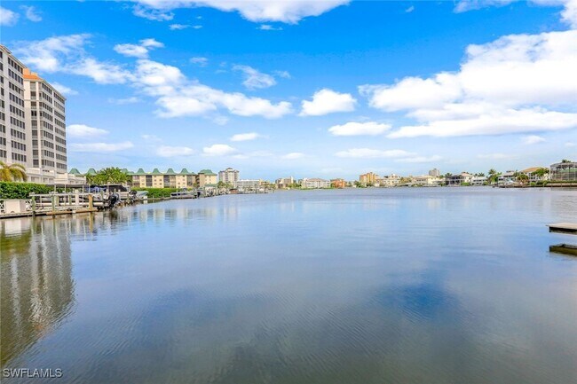 Building Photo - 9101 Vanderbilt Dr