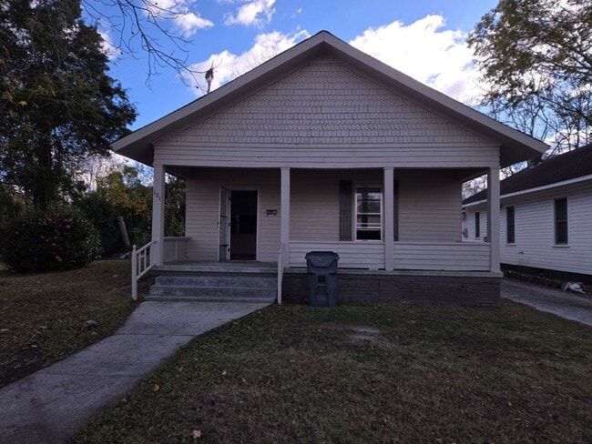 Building Photo - 1401 Old Norlina Rd