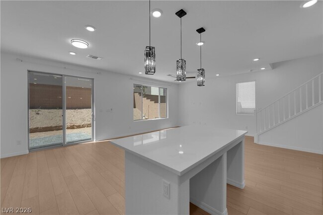 Building Photo - 10227 Estancia Hl St