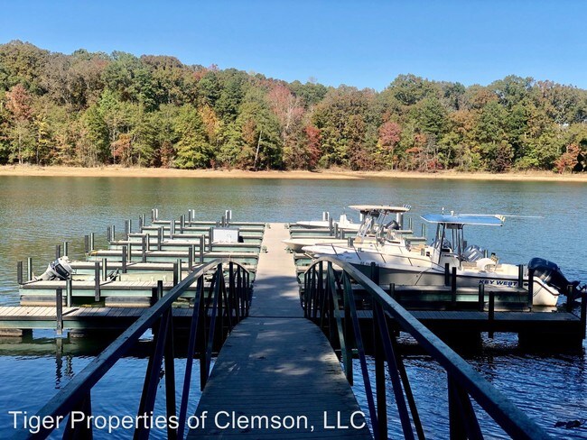 Building Photo - 3 br, 3 bath House - 1301 Harts Ridge Dr