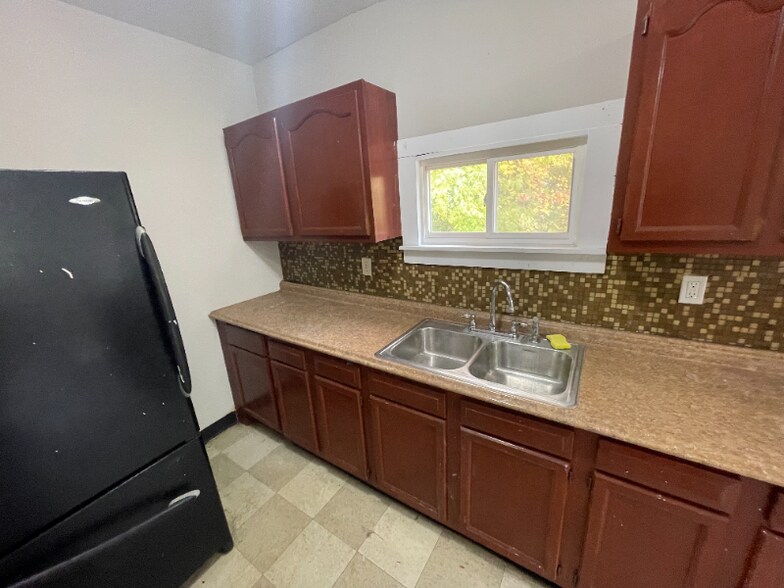 Building Photo - 6553 Newman Ave