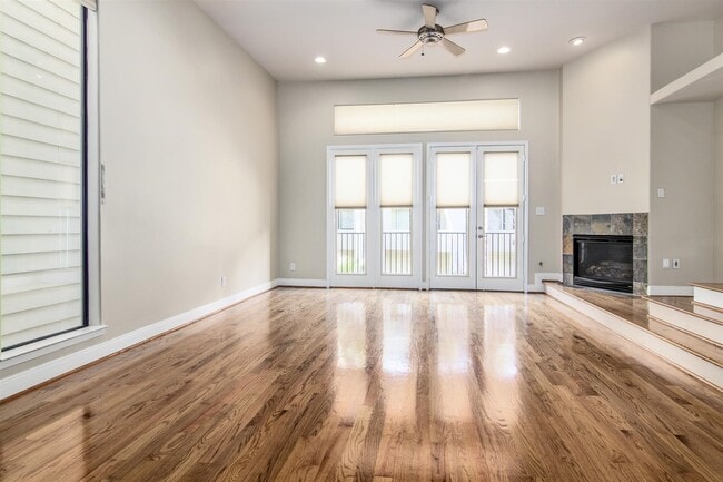 Building Photo - 5227 Lillian St