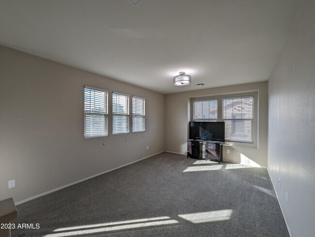 Building Photo - 1253 N 166th Ave