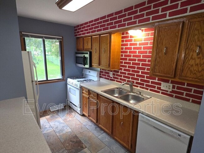 Building Photo - 219 McDivett Dr