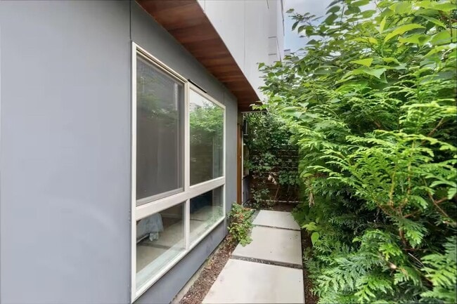 Building Photo - 5810 14th Ave NW