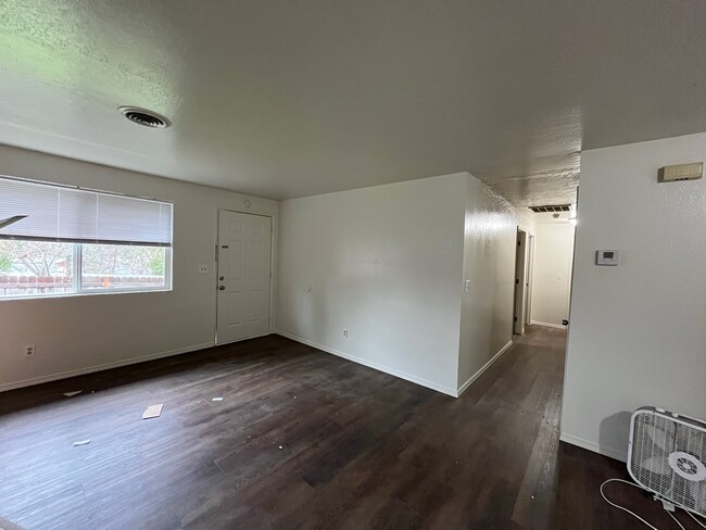 Living room and front door - 1299 SE Grandview Ave