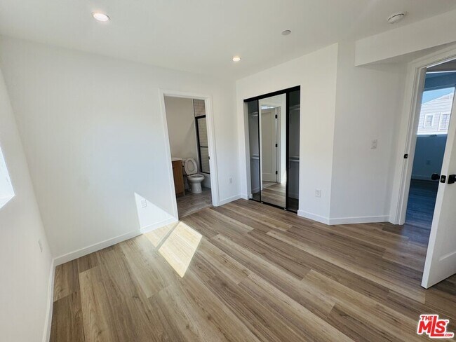 Building Photo - 231 E 85th St