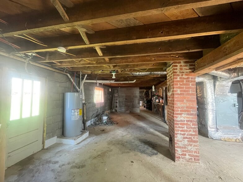 Building Photo - 415 W Depot St
