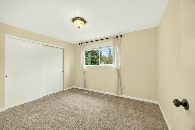 Building Photo - Unfurnished Light-Filled, Beautifully Updated 3-Bedroom Home in Jacksonville