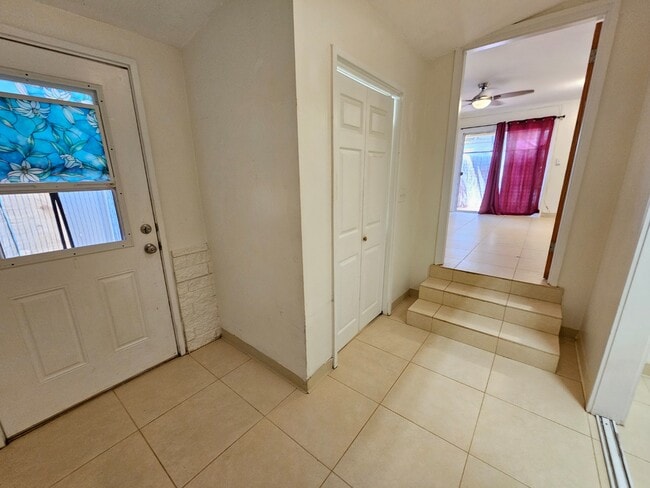 Building Photo - Studio apartment