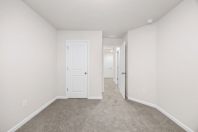 Building Photo - Location Location; 3 BR, 2.5 BA home