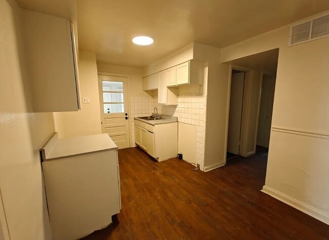 Building Photo - 8859 Snowhill Ct