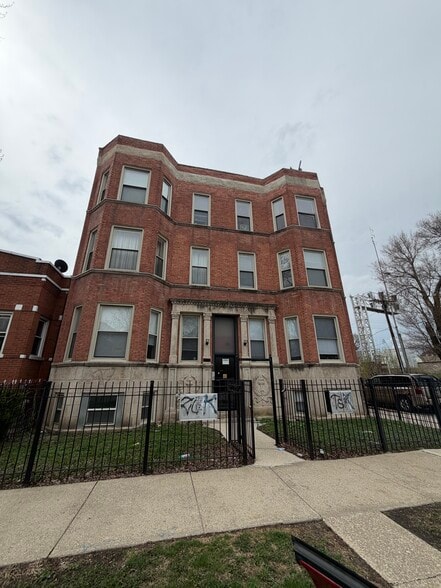 Building Photo - 2300 S Ridgeway Ave