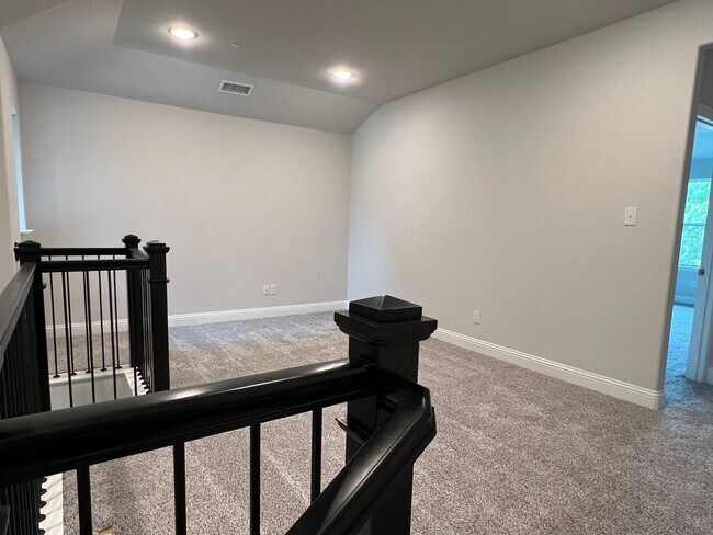 Building Photo - 552 Hutchinson Ln