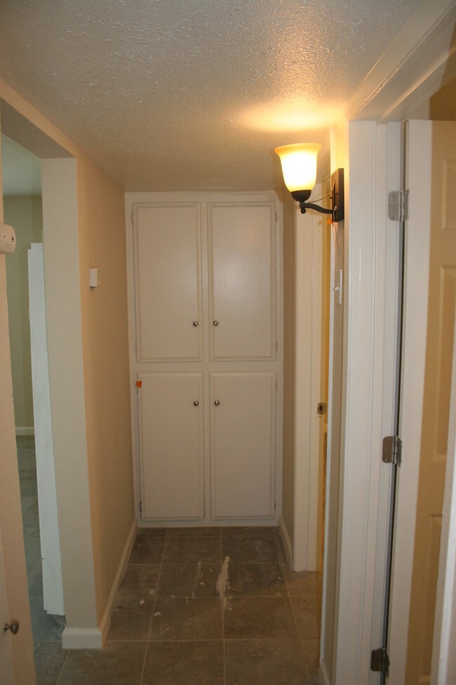 Building Photo - 525 Goodman St