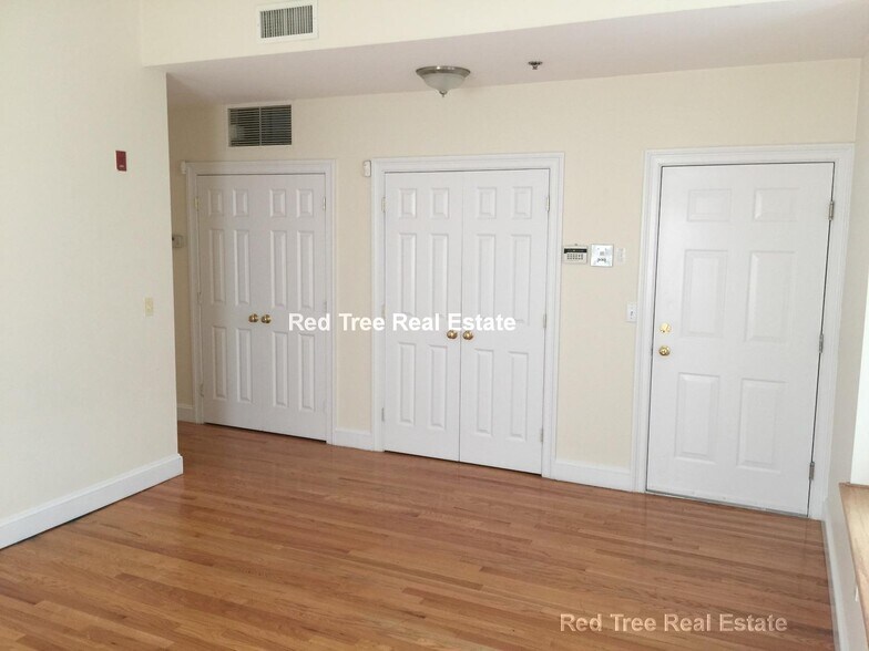 Building Photo - 9 Gardner St