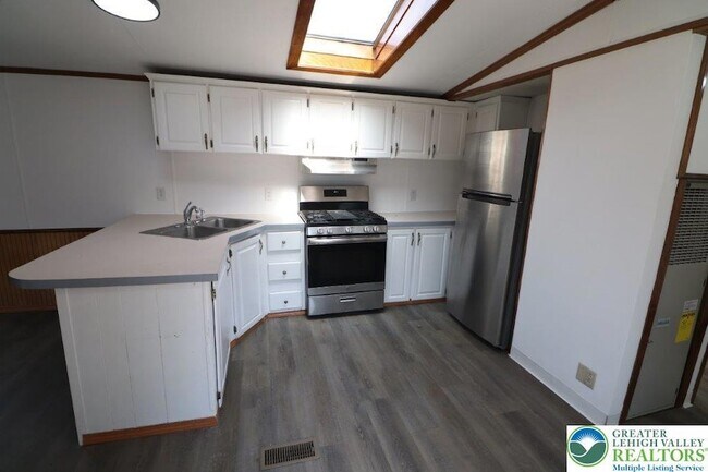 Building Photo - 238 Birchwood Ln