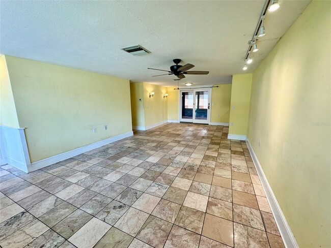 Building Photo - 1061 Rushmore Dr