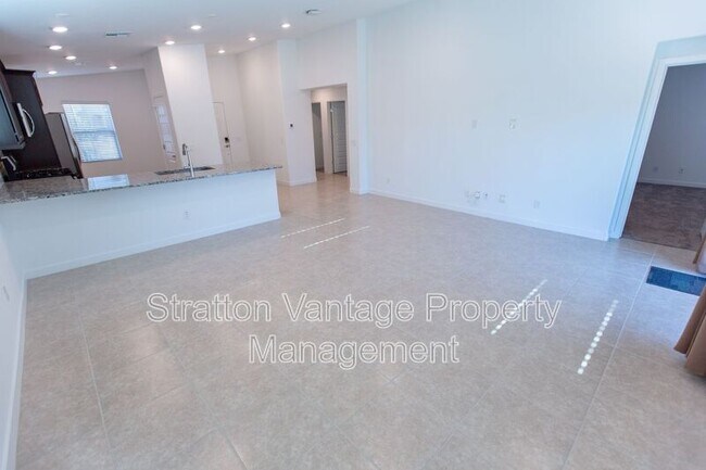 Building Photo - 305 Pinnacle Ridge Dr