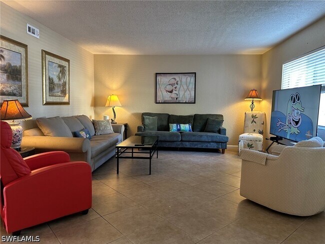 Building Photo - 4633 Bayshore Dr