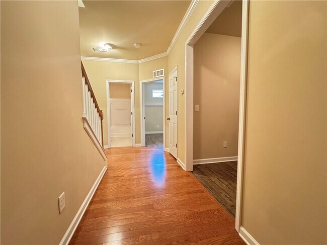 Building Photo - 738 Grove Manor Park