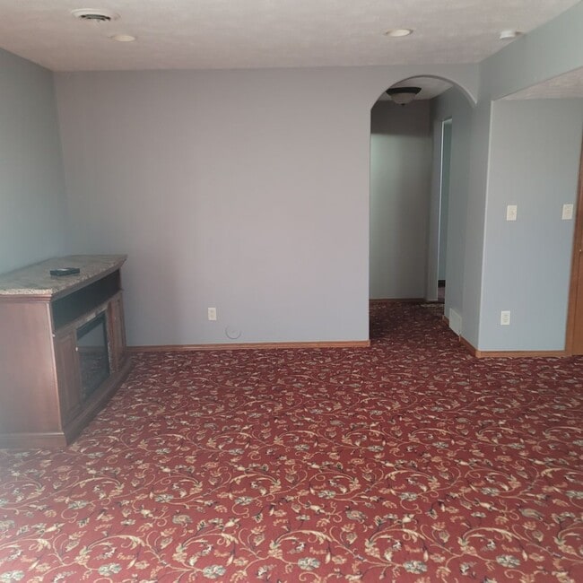 Building Photo - 3 bedroom, 2 bath, single family home.
