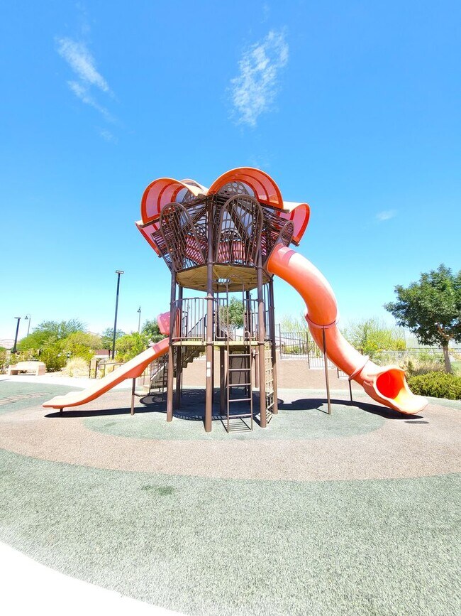 Building Photo - 4 Bedroom House with Community Pool, Baseb...