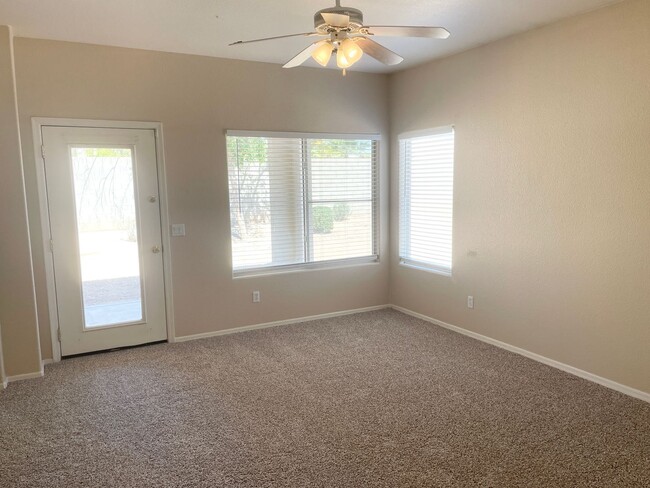 Building Photo - Sharp & Clean 4 Bedroom/ 2 Bath Single Lev...