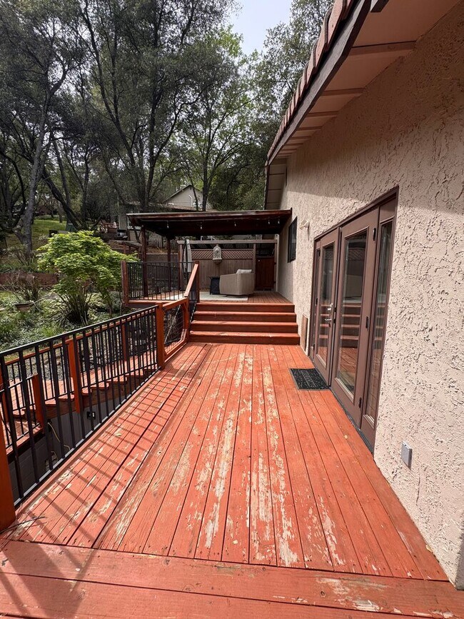 Building Photo - Luxury Lake of the Pines Living | Remodeled 4BD + Large Yard | Furnished or Unfurnished