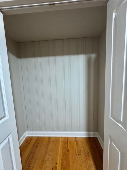 Building Photo - 3647 N Marshfield Ave