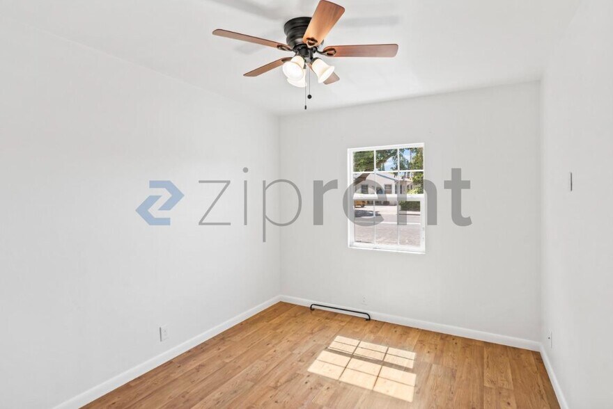 Building Photo - Unit