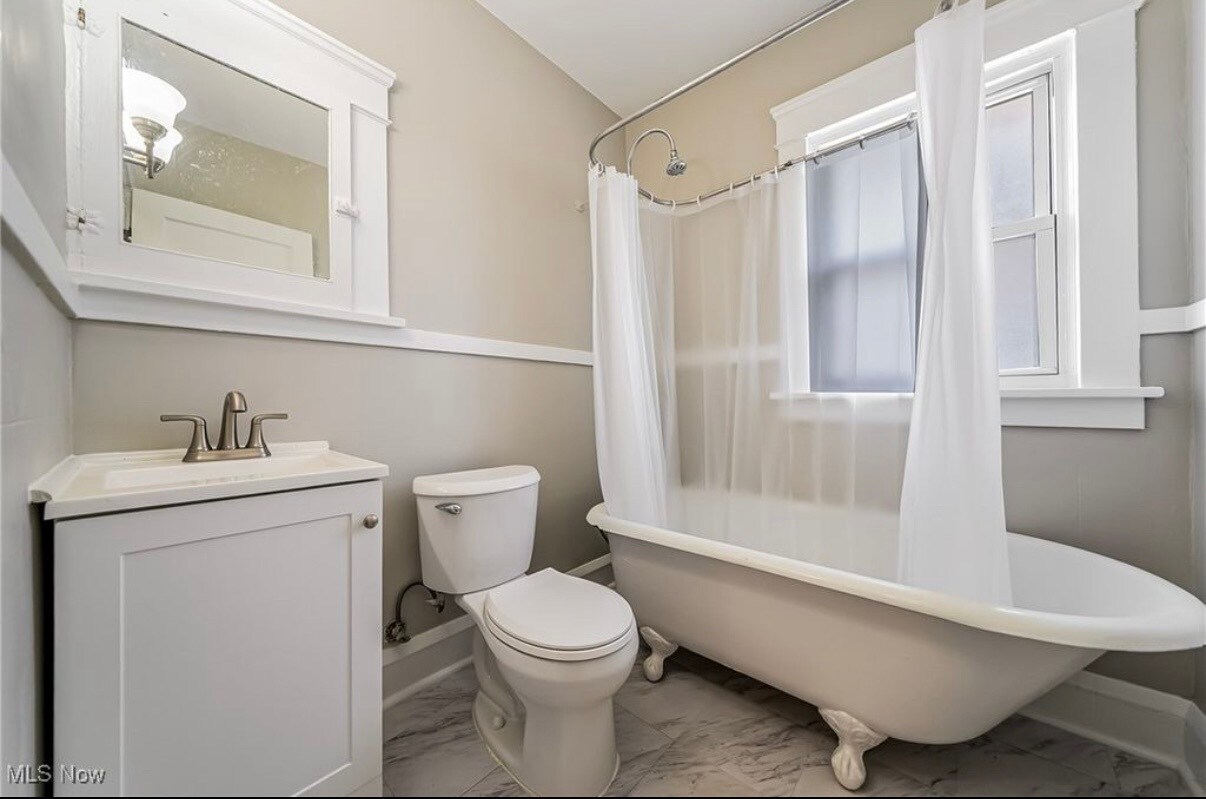 Building Photo - 2206 Lewis Dr