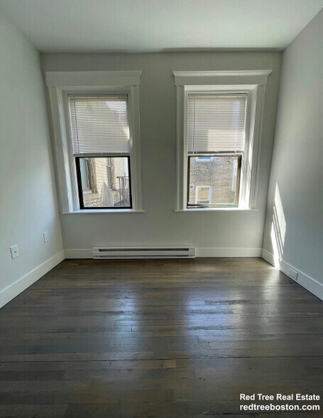 Building Photo - 81 Park Dr