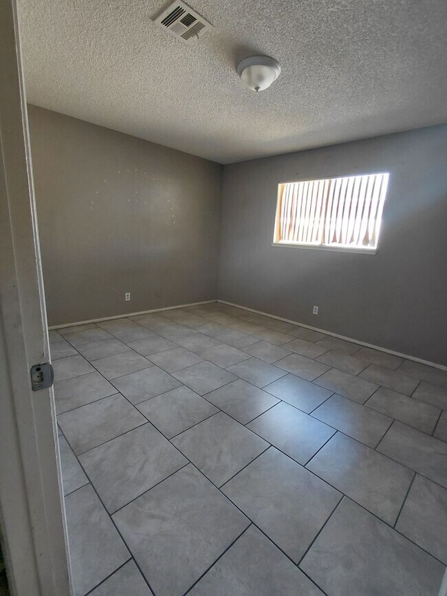 Building Photo - 111 Greenbriar Townhouse Way