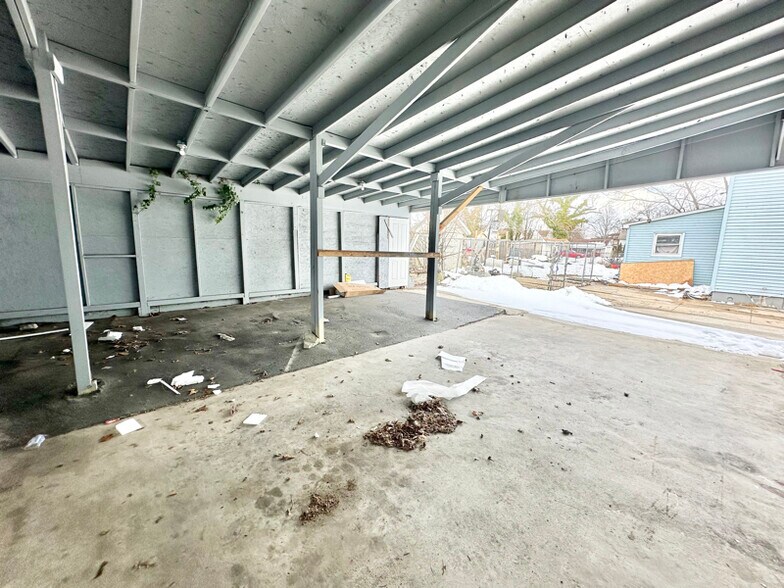 Building Photo - 308 W Almond St