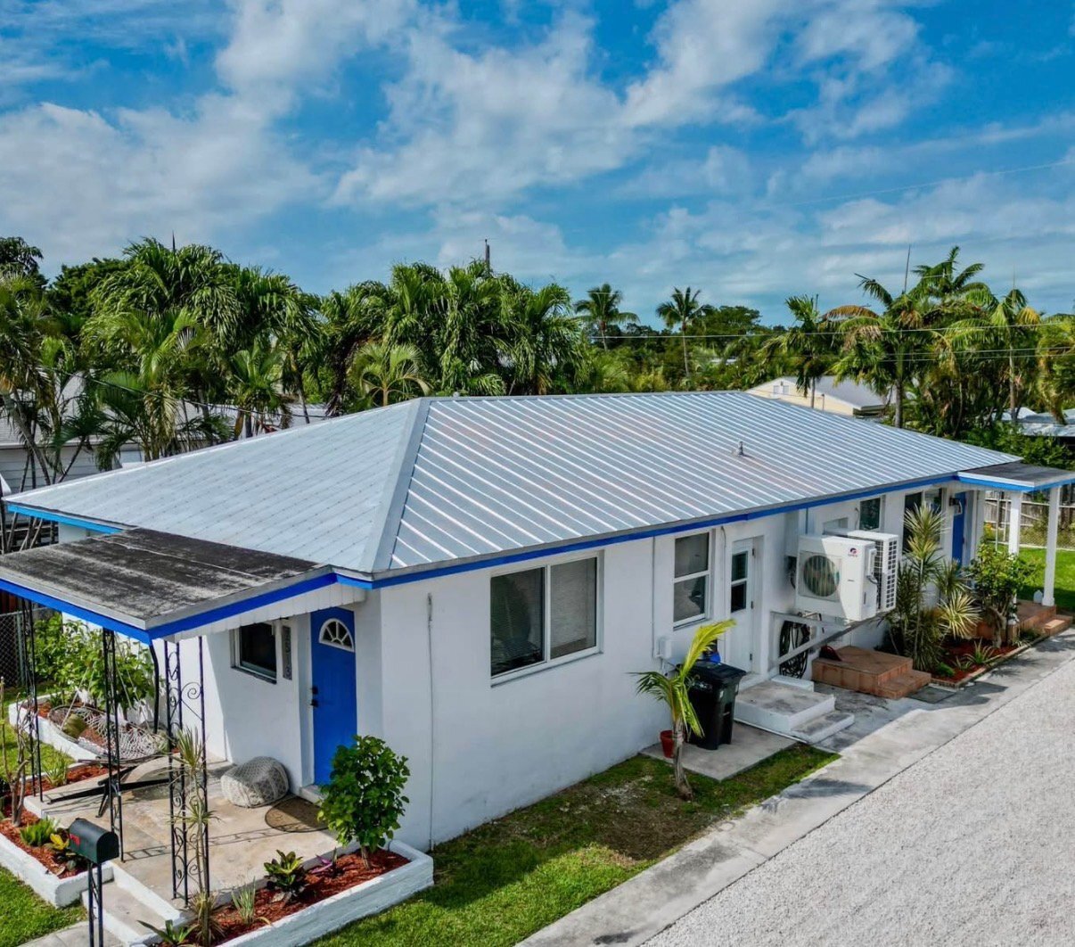 Building Photo - 2513 Staples Ave