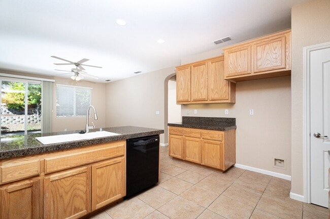 Building Photo - Spacious Folsom Parkway Home Near The Back...