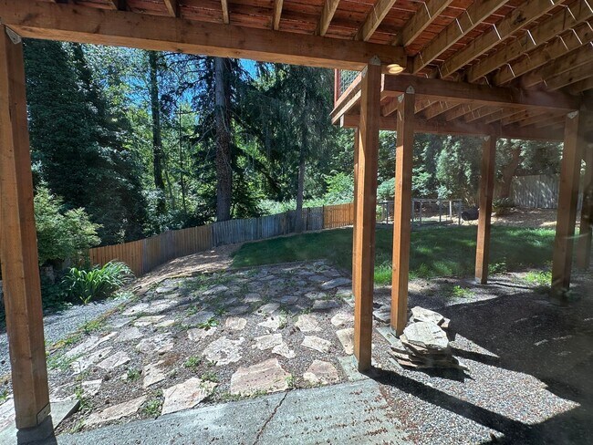 Building Photo - 3 Bed 2 Bath home with 2 Car Garage in Bellingham