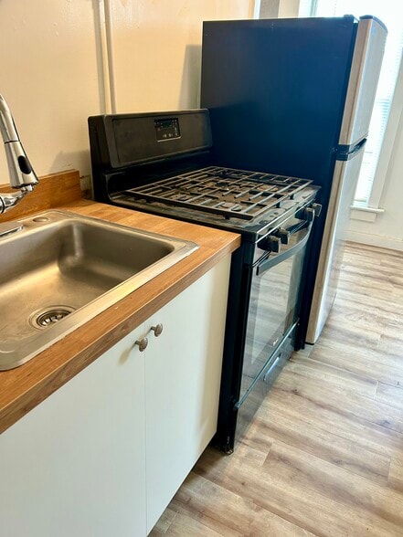 Building Photo - 323 1st Ave S