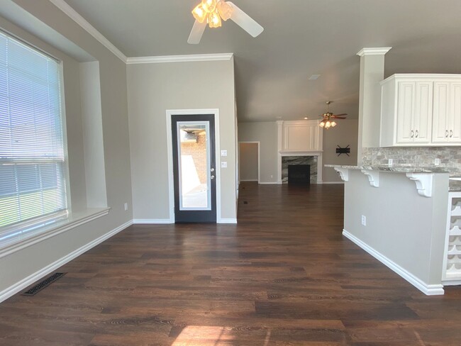 Building Photo - Absolute Dream in NW OKC!!