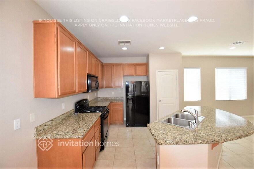 Building Photo - 2120 Dolphin Beach Ave