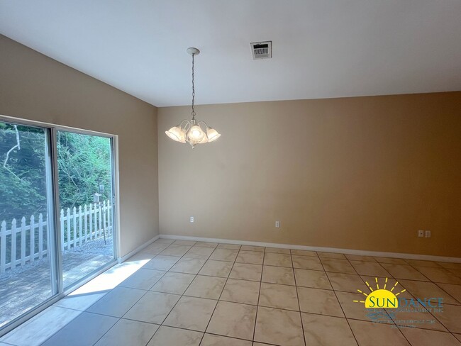 Building Photo - Ideally situated Niceville Townhome, Call ...