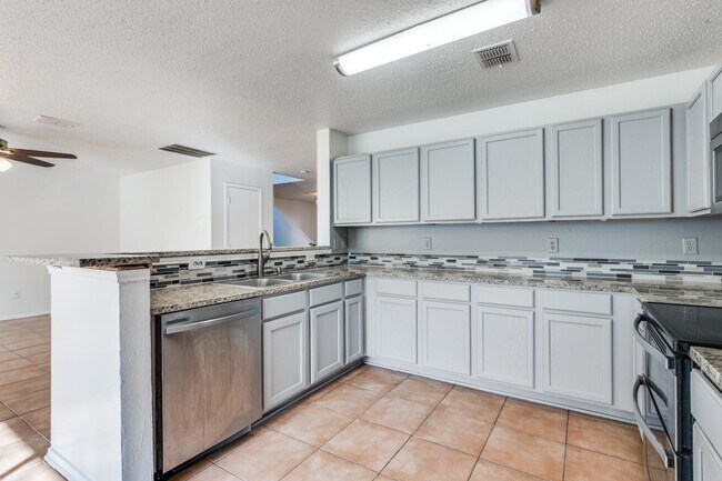 Building Photo - 10141 Chapel Rock Dr