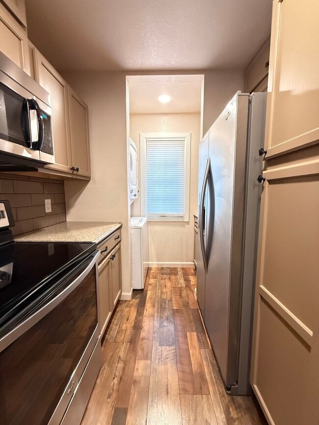 Building Photo - 3408 Queen Anne Way