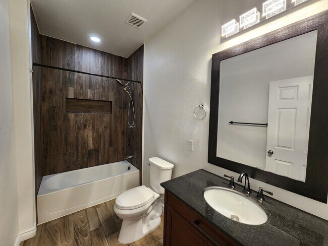 Building Photo - Single Story with Casita